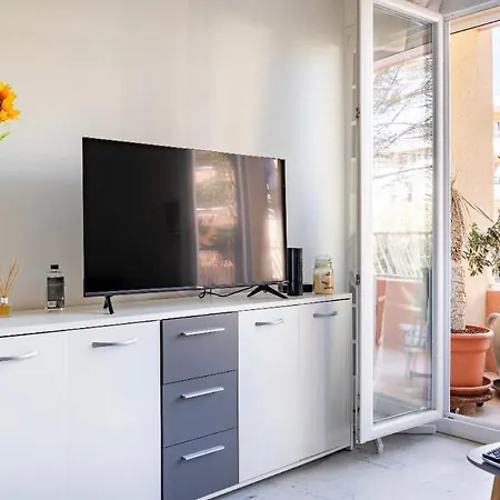 Joli T2 Tres Proche De La De Appartement Fréjus